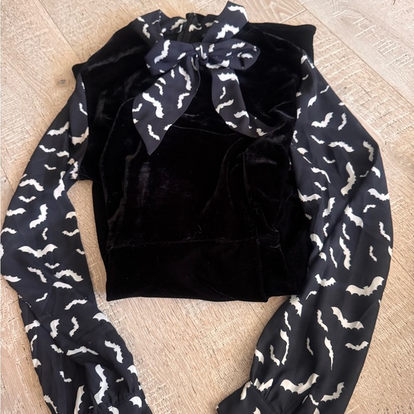 Black velvet and bat pattern dress | Unique Vintage - Picture 5 of 5